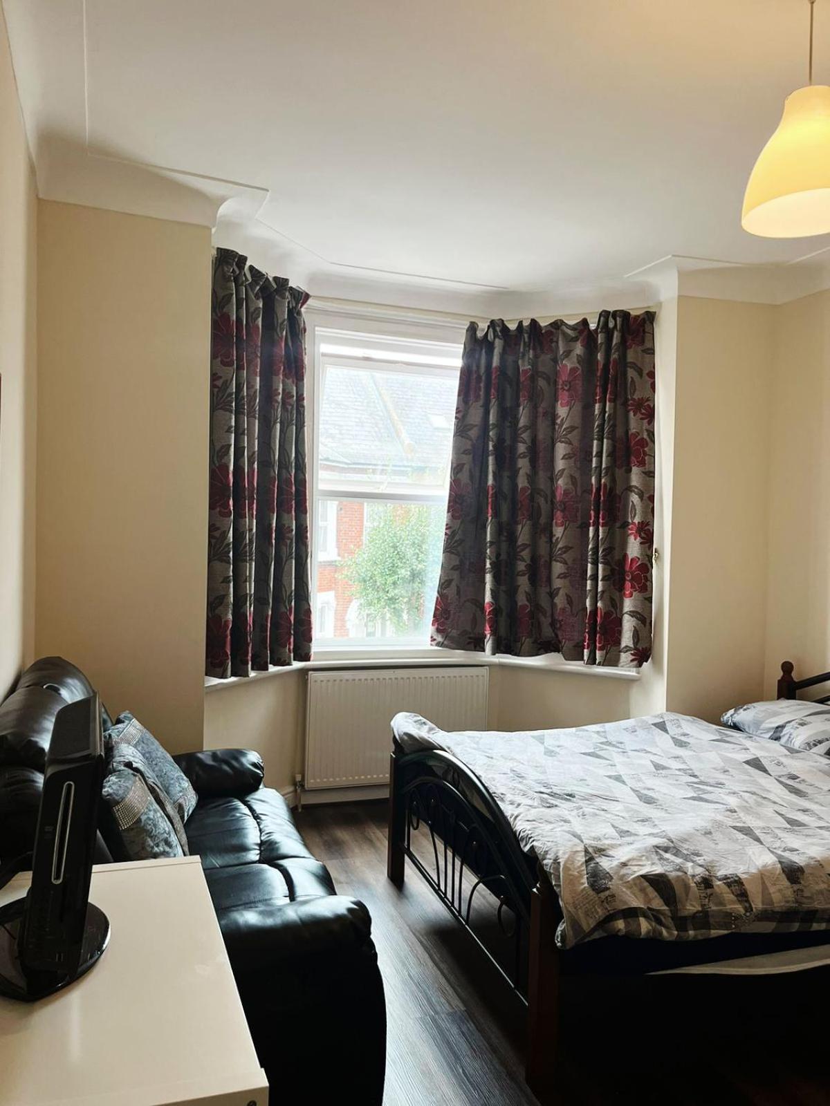 Nice And Pleasant Thornton Heath Luaran gambar